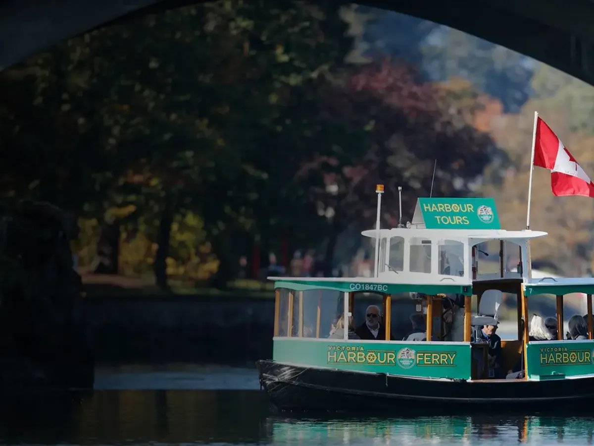 a small boat in a body of water